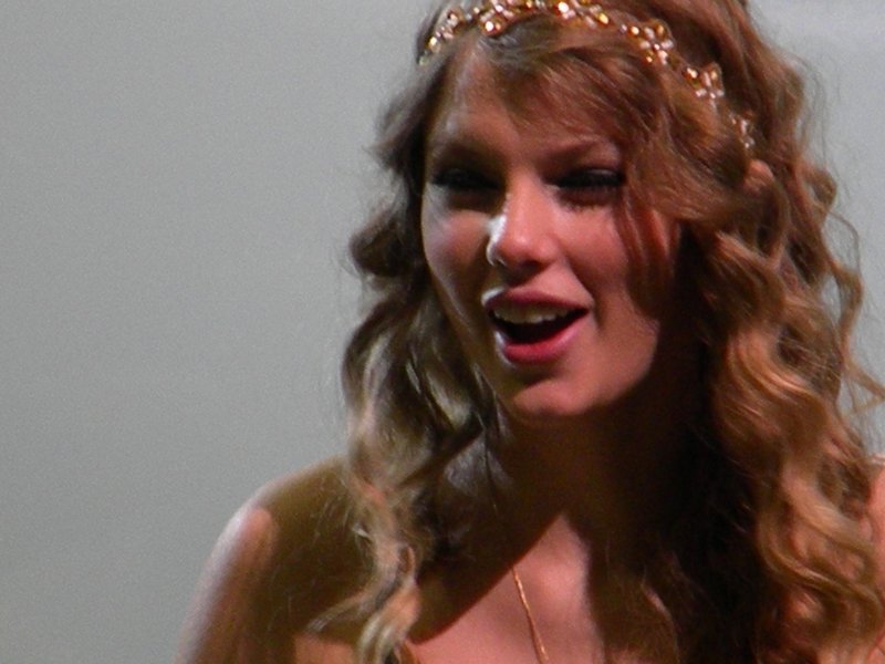 Taylor Swift at Taylor Swift's 13 Hour Meet & Greet — photo 159