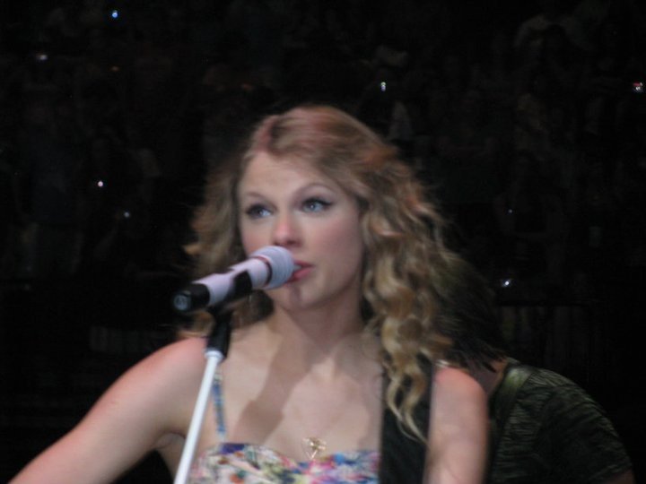 Taylor Swift at Taylor Swift's 13 Hour Meet & Greet — photo 165