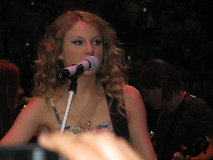 Taylor Swift at Taylor Swift's 13 Hour Meet & Greet — photo 166