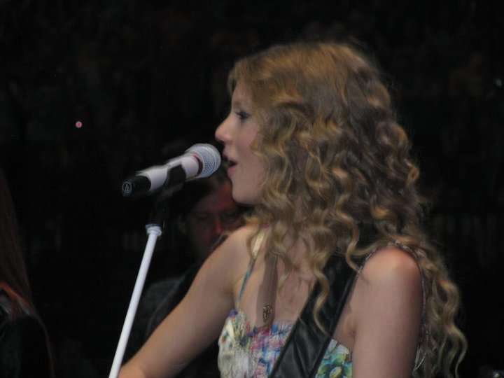 Taylor Swift at Taylor Swift's 13 Hour Meet & Greet — photo 167