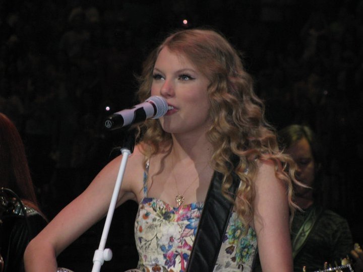 Taylor Swift at Taylor Swift's 13 Hour Meet & Greet — photo 172