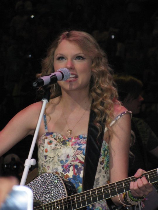 Taylor Swift at Taylor Swift's 13 Hour Meet & Greet — photo 175