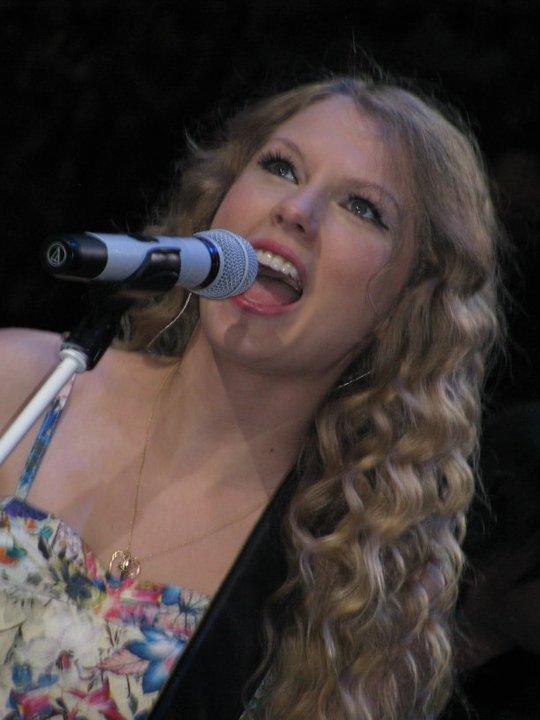 Taylor Swift at Taylor Swift's 13 Hour Meet & Greet — photo 182