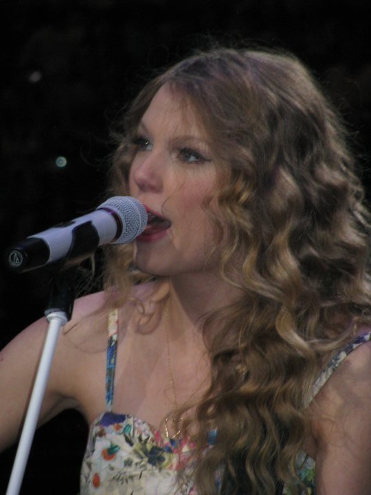 Taylor Swift at Taylor Swift's 13 Hour Meet & Greet — photo 184