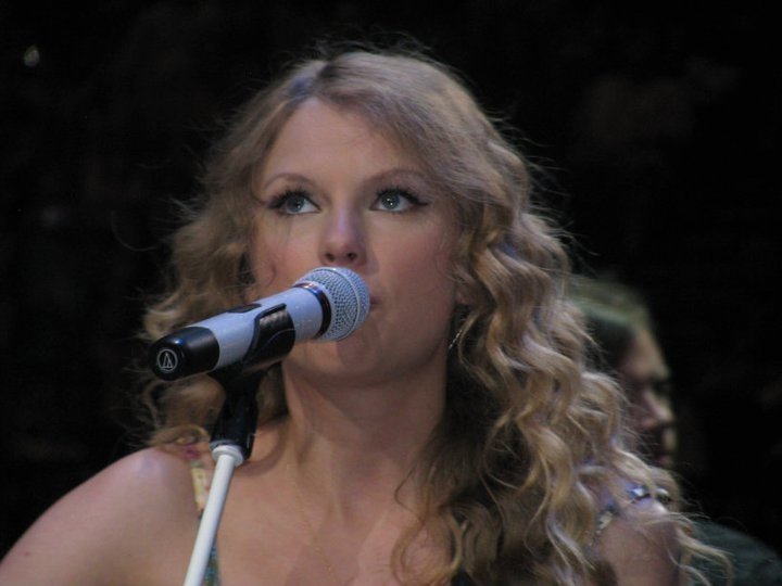 Taylor Swift at Taylor Swift's 13 Hour Meet & Greet — photo 185