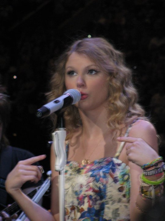 Taylor Swift at Taylor Swift's 13 Hour Meet & Greet — photo 192