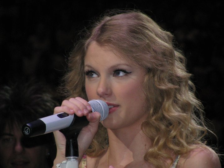 Taylor Swift at Taylor Swift's 13 Hour Meet & Greet — photo 198