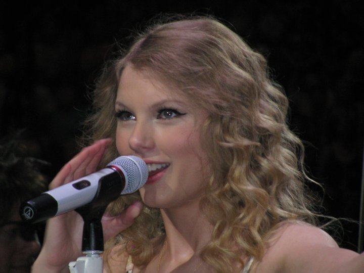 Taylor Swift at Taylor Swift's 13 Hour Meet & Greet — photo 199