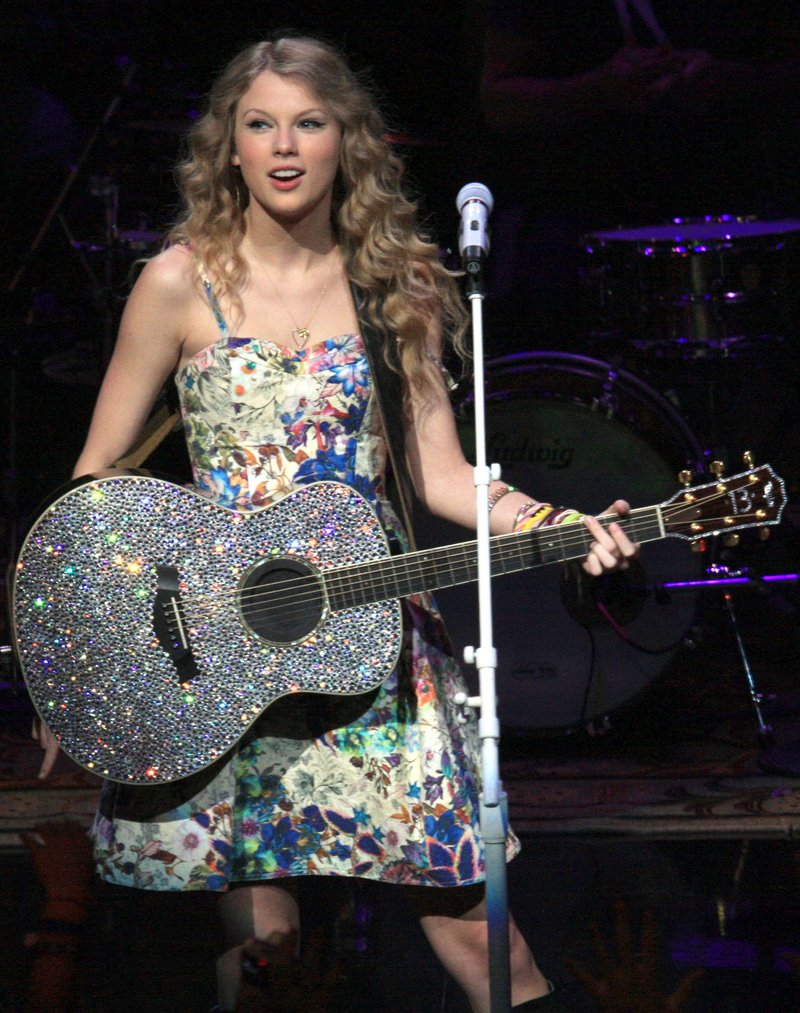 Taylor Swift at Taylor Swift's 13 Hour Meet & Greet — photo 205