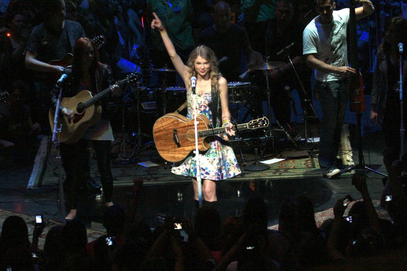 Taylor Swift at Taylor Swift's 13 Hour Meet & Greet — photo 206