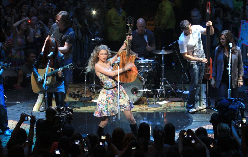 Taylor Swift at Taylor Swift's 13 Hour Meet & Greet — photo 207