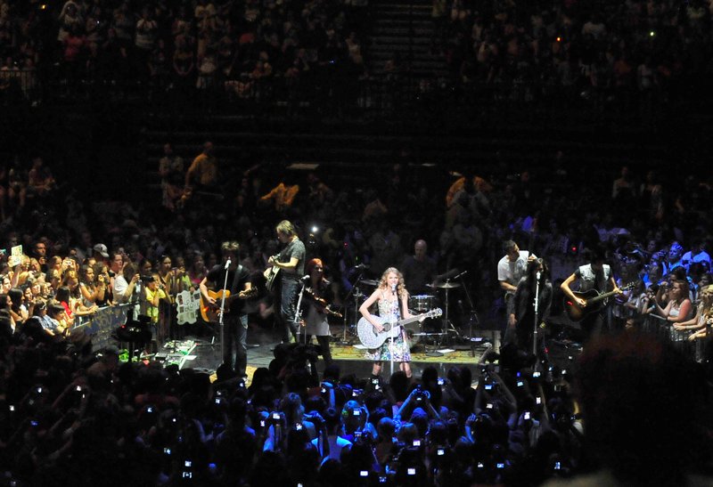 Taylor Swift at Taylor Swift's 13 Hour Meet & Greet — photo 212