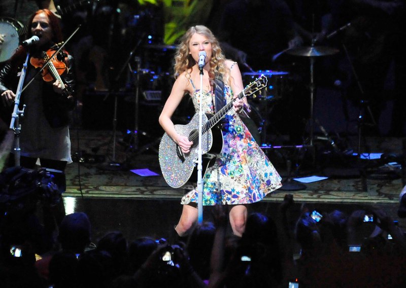 Taylor Swift at Taylor Swift's 13 Hour Meet & Greet — photo 213