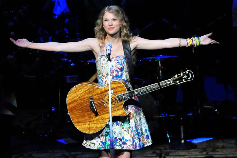 Taylor Swift at Taylor Swift's 13 Hour Meet & Greet — photo 214