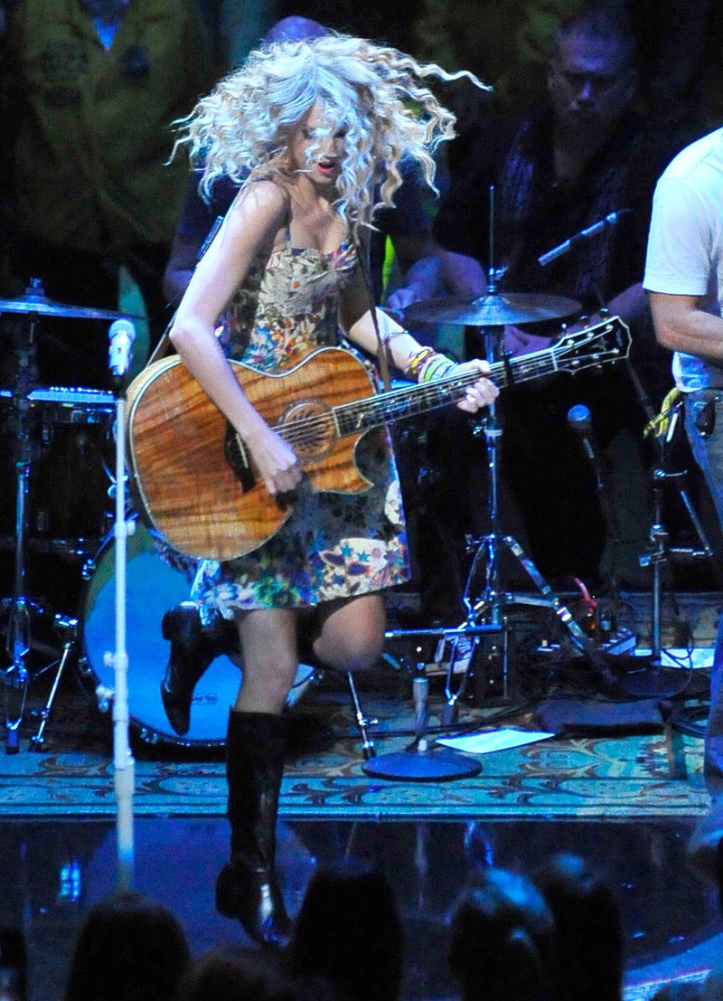 Taylor Swift at Taylor Swift's 13 Hour Meet & Greet — photo 215