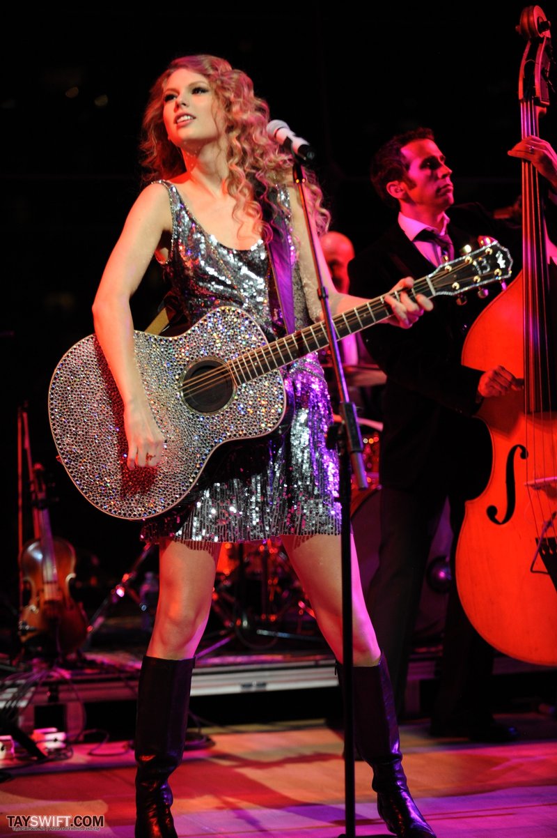 Taylor Swift at Time's 100 Most Influential People in the World Gala — photo 8