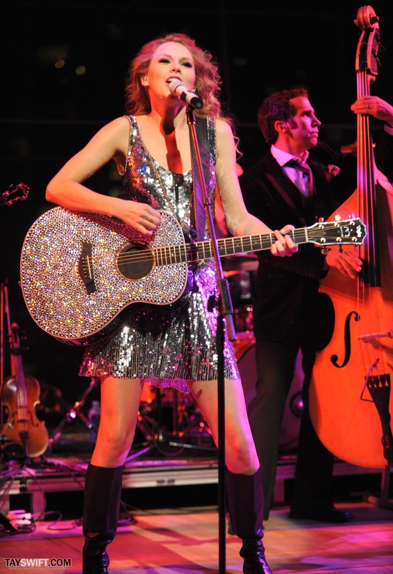Taylor Swift at Time's 100 Most Influential People in the World Gala — photo 15