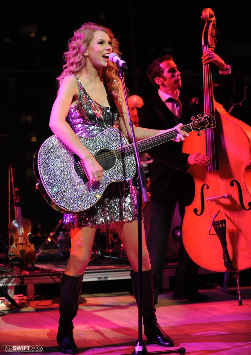 Taylor Swift at Time's 100 Most Influential People in the World Gala — photo 22