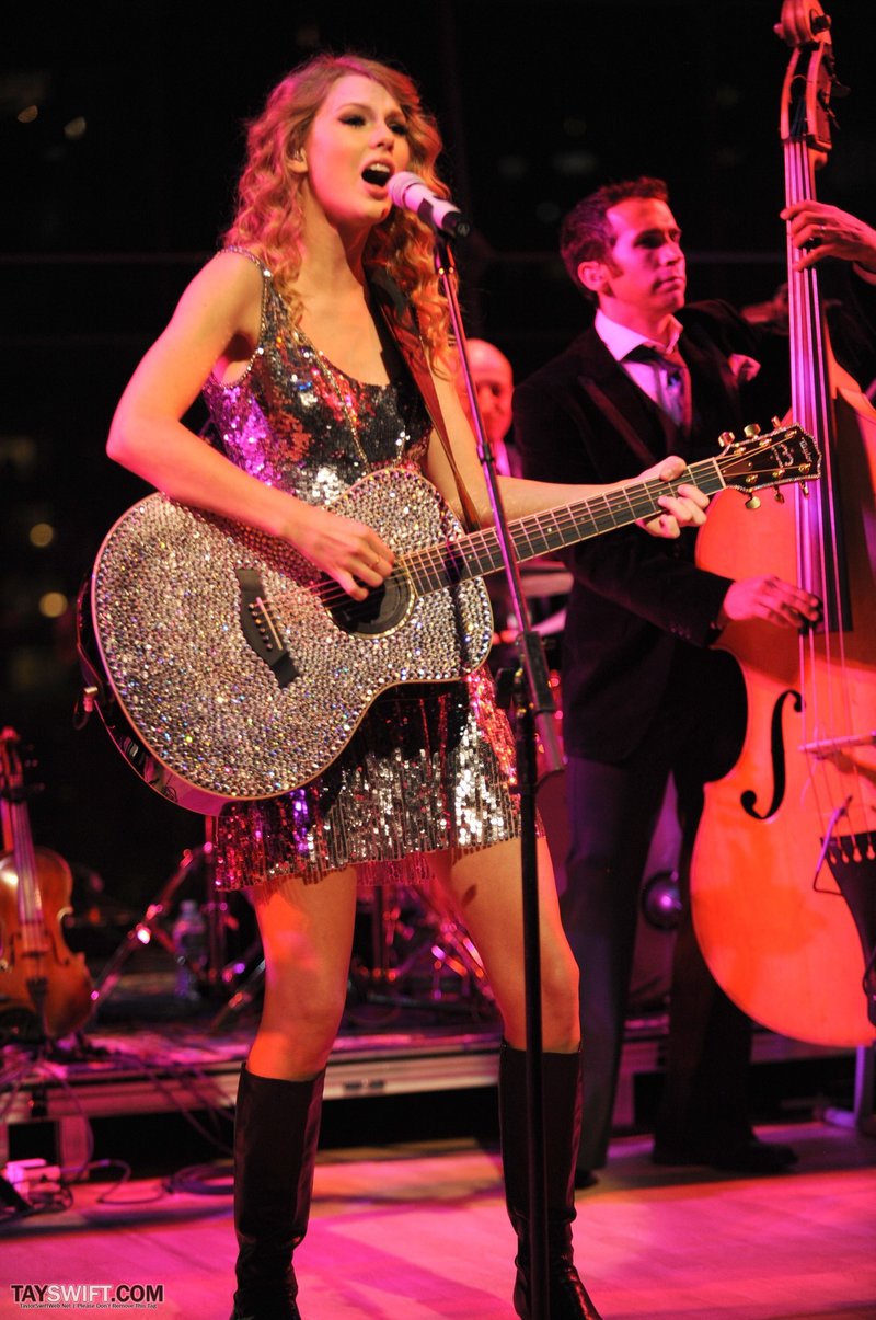 Taylor Swift at Time's 100 Most Influential People in the World Gala — photo 33