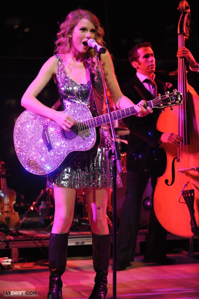 Taylor Swift at Time's 100 Most Influential People in the World Gala — photo 39