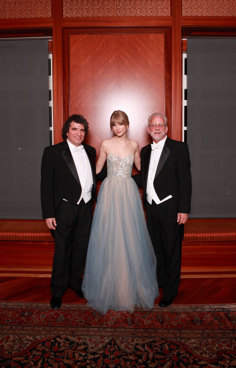 Taylor Swift at 27th Annual Symphony Ball — photo 6