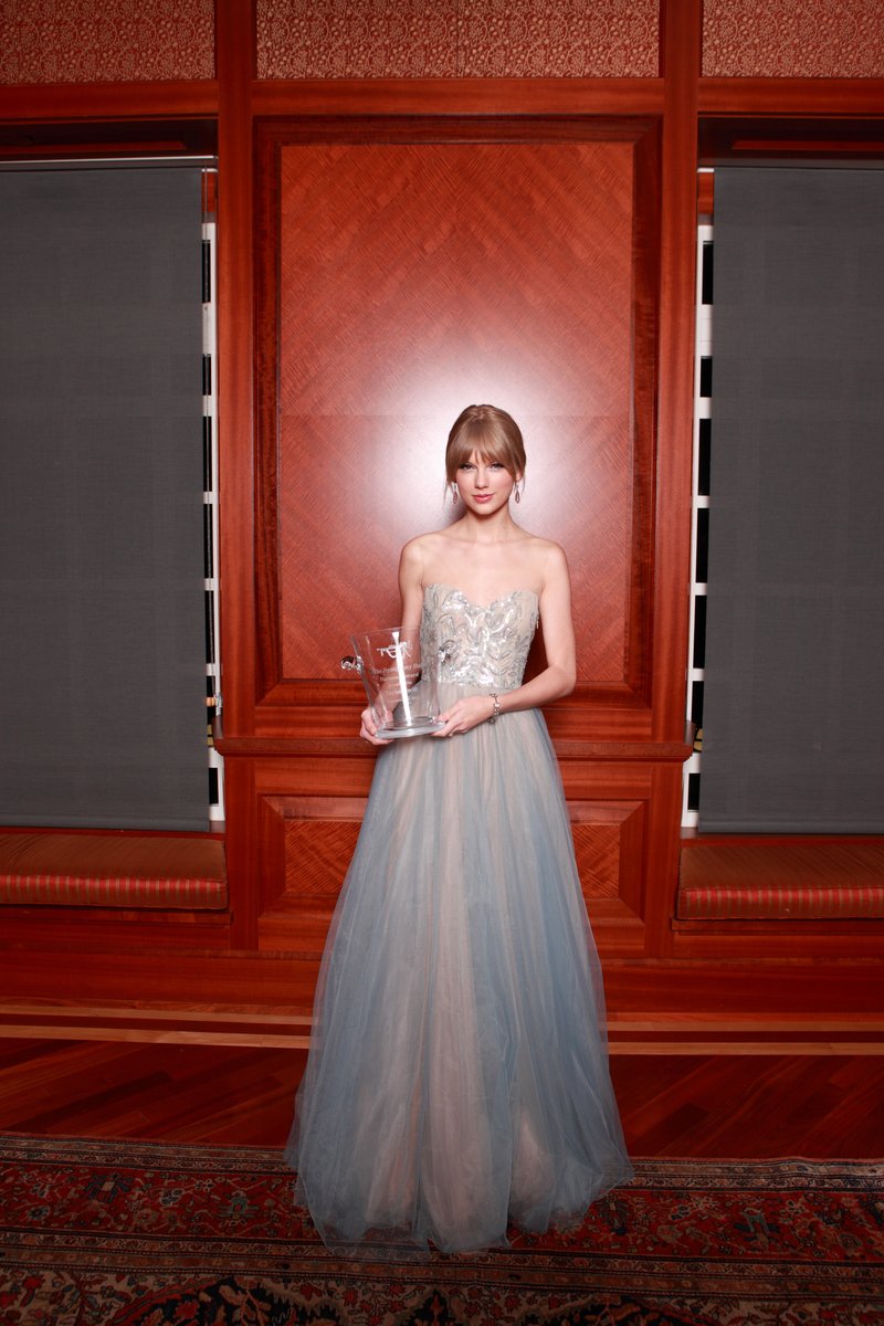 Taylor Swift at 27th Annual Symphony Ball — photo 13