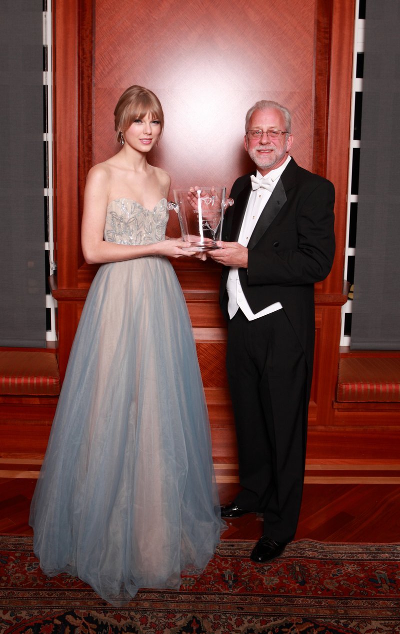 Taylor Swift at 27th Annual Symphony Ball — photo 15