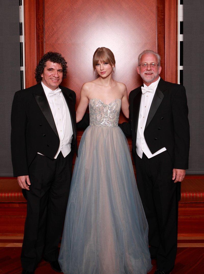 Taylor Swift at 27th Annual Symphony Ball — photo 17