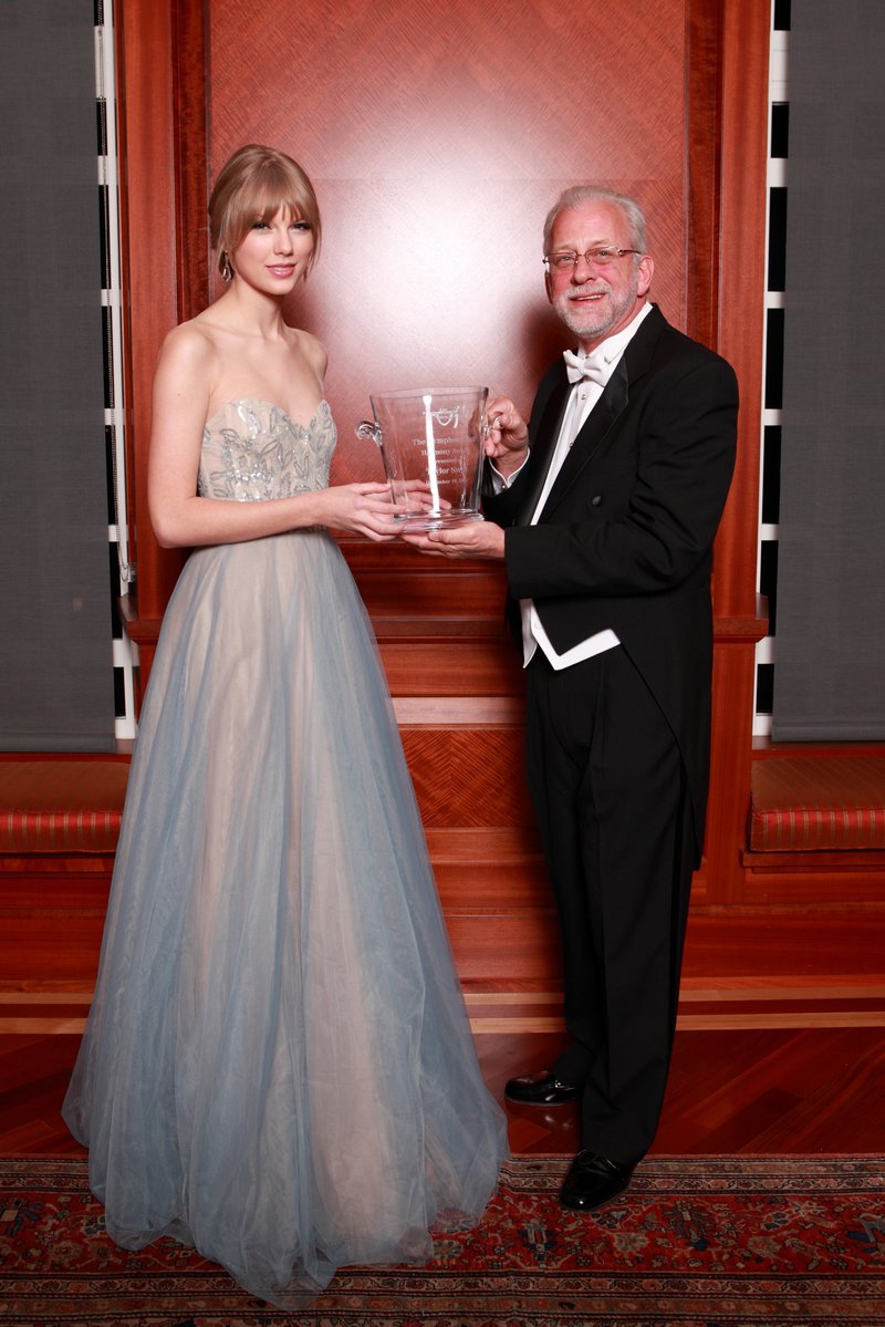Taylor Swift at 27th Annual Symphony Ball — photo 18