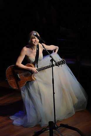 Taylor Swift at 27th Annual Symphony Ball — photo 20