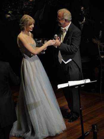 Taylor Swift at 27th Annual Symphony Ball — photo 23