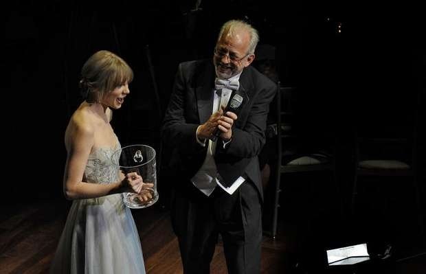 Taylor Swift at 27th Annual Symphony Ball — photo 24