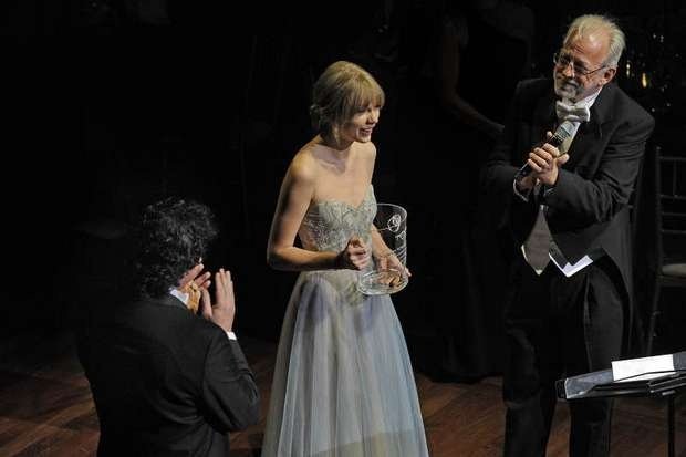Taylor Swift at 27th Annual Symphony Ball — photo 25