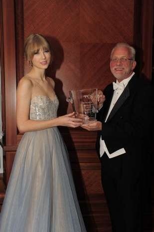 Taylor Swift at 27th Annual Symphony Ball — photo 26