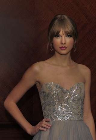 Taylor Swift at 27th Annual Symphony Ball — photo 27