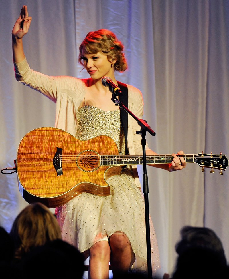 Taylor Swift at 41st Nashville Songwriters Hall Of Fame Induction Ceremony — photo 4