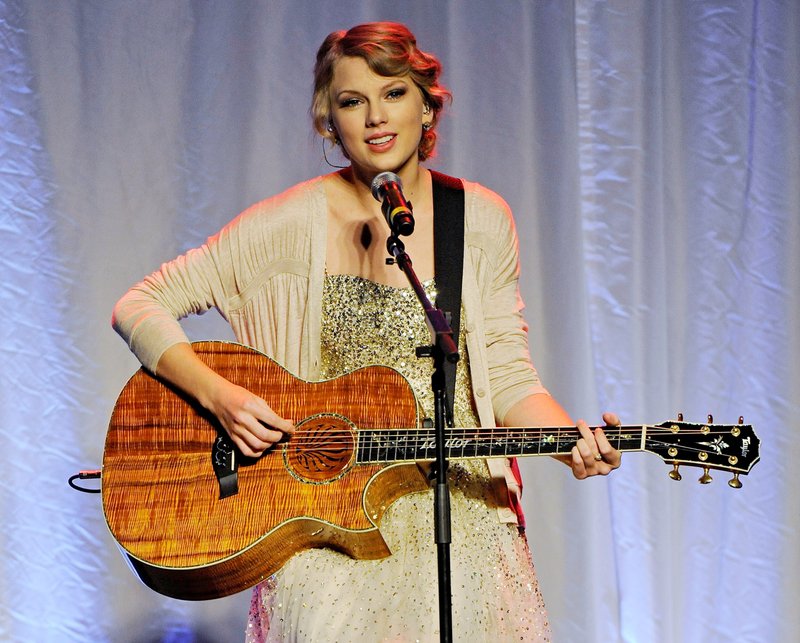 Taylor Swift at 41st Nashville Songwriters Hall Of Fame Induction Ceremony — photo 5