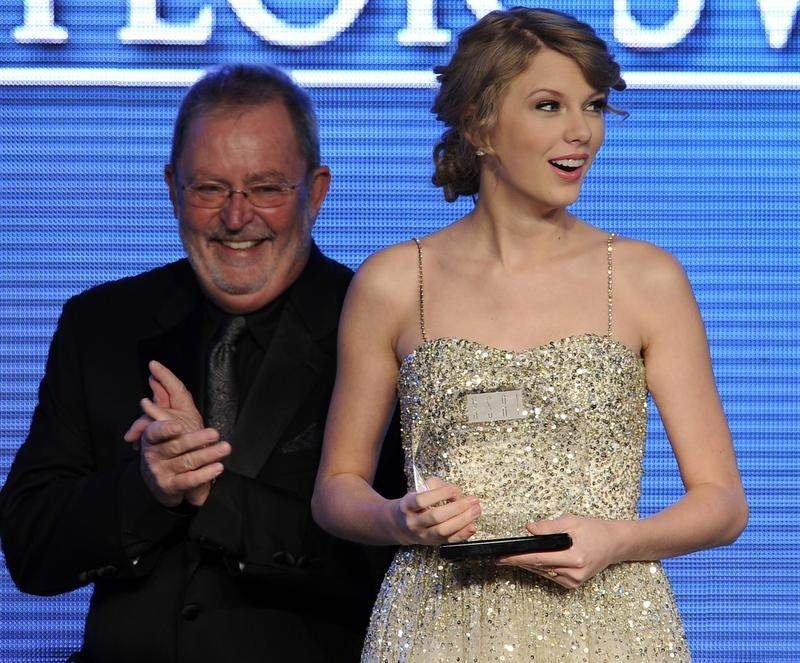 Taylor Swift at 41st Nashville Songwriters Hall Of Fame Induction Ceremony — photo 14