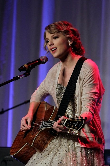 Taylor Swift at 41st Nashville Songwriters Hall Of Fame Induction Ceremony — photo 25