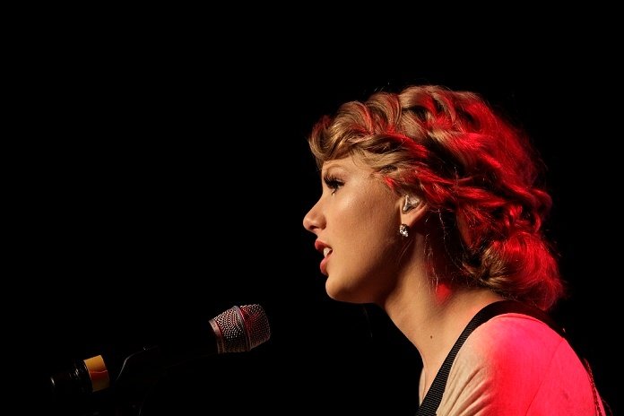 Taylor Swift at 41st Nashville Songwriters Hall Of Fame Induction Ceremony — photo 26