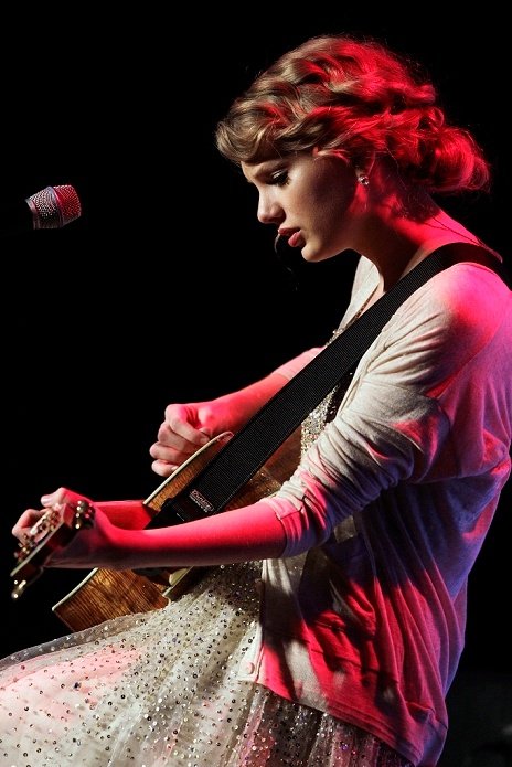 Taylor Swift at 41st Nashville Songwriters Hall Of Fame Induction Ceremony — photo 27