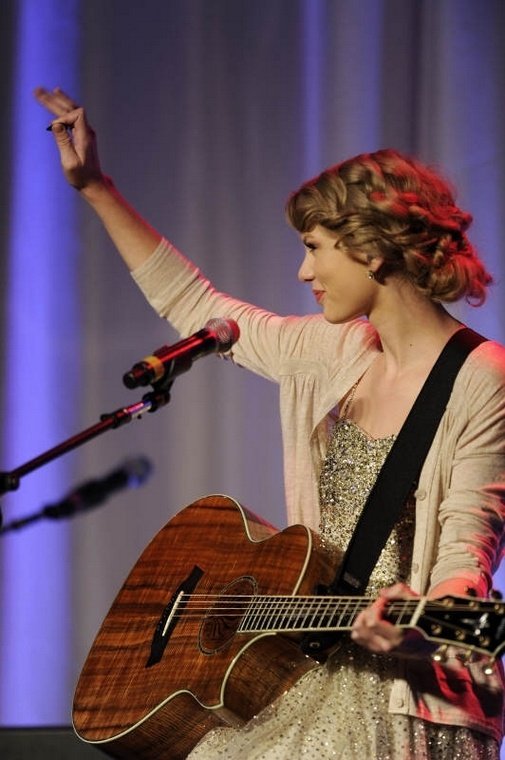 Taylor Swift at 41st Nashville Songwriters Hall Of Fame Induction Ceremony — photo 29