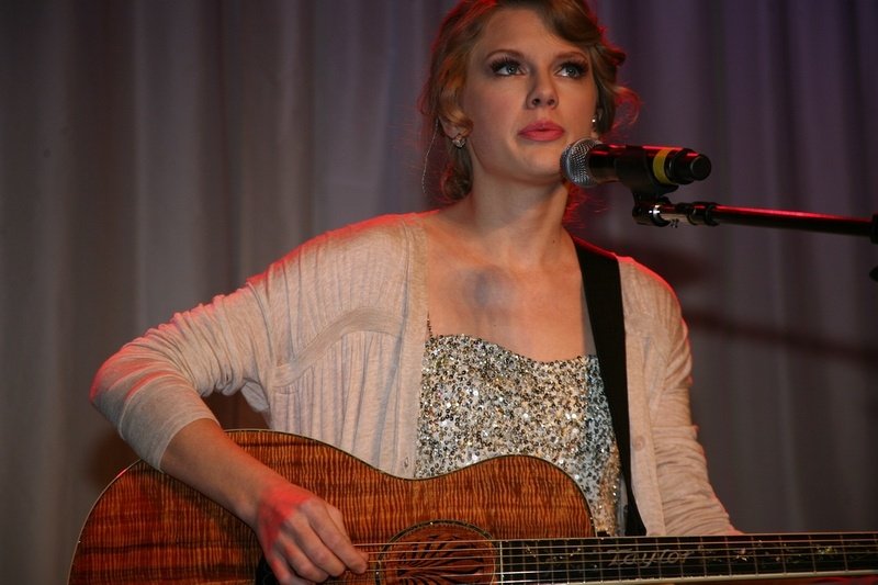 Taylor Swift at 41st Nashville Songwriters Hall Of Fame Induction Ceremony — photo 35