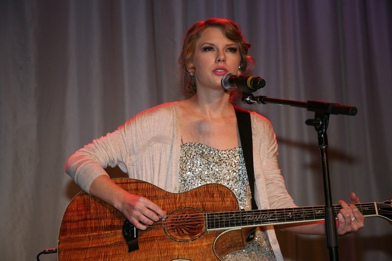 Taylor Swift at 41st Nashville Songwriters Hall Of Fame Induction Ceremony — photo 37