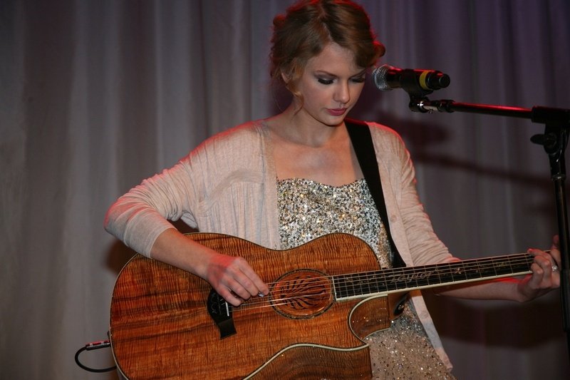 Taylor Swift at 41st Nashville Songwriters Hall Of Fame Induction Ceremony — photo 40