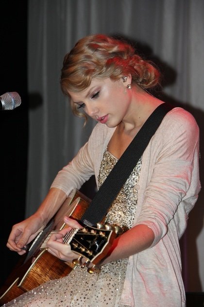 Taylor Swift at 41st Nashville Songwriters Hall Of Fame Induction Ceremony — photo 80