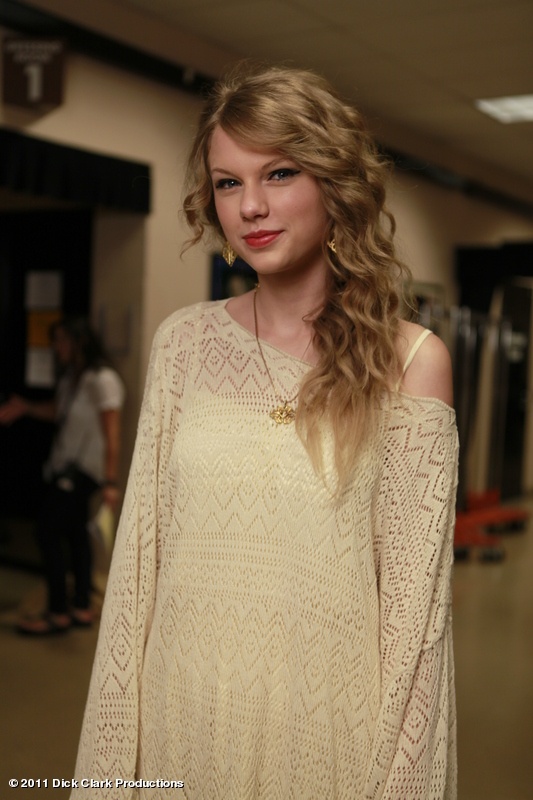 Taylor Swift at 46th Annual Academy Of Country Music Awards - Backstage — photo 3