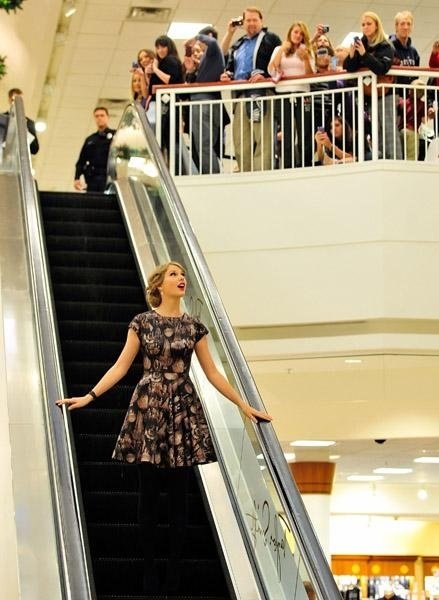 Taylor Swift at Belk Wonderstruck Fragrance Launch — photo 15