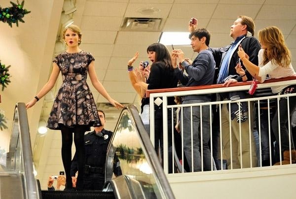 Taylor Swift at Belk Wonderstruck Fragrance Launch — photo 17
