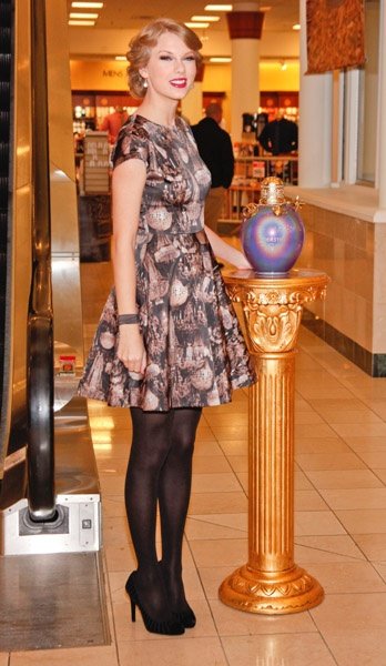 Taylor Swift at Belk Wonderstruck Fragrance Launch — photo 33